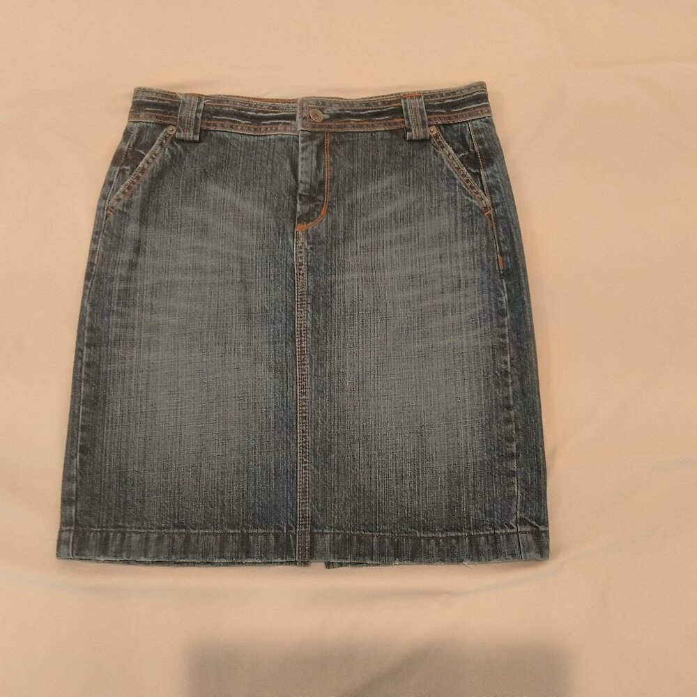 Banana Republic  Denim Jean Skirt Button & zip closure.  Front pockets. Size 2